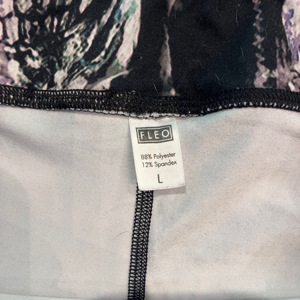 Fleo athletic Artistic skull and floral  Black and Teal workout Shorts. EUC! - Picture 4 of 8